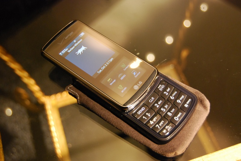 Illustration for article titled Hands On with Verizon's Janus-Faced LG VX8800 Venus (with Gallery)
